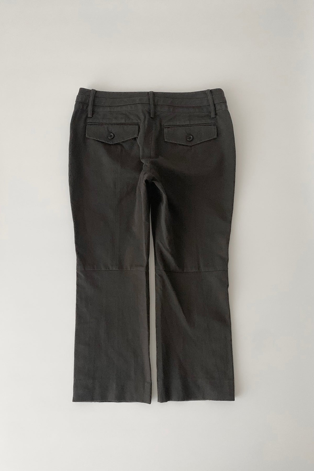 dark gray side buttons capri pants