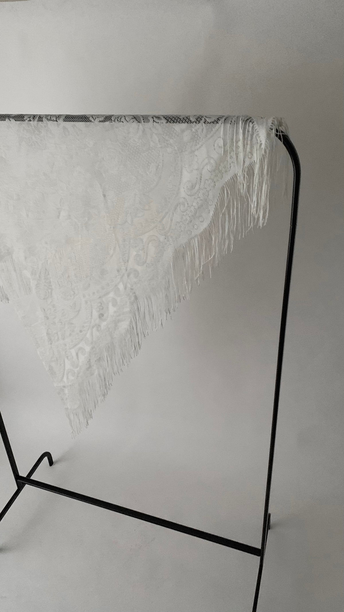 white lace fringe stall