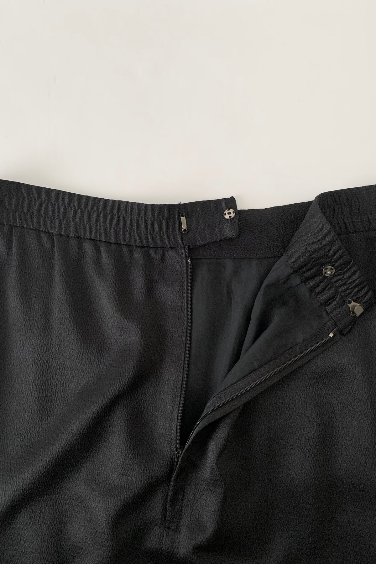 black satin double buttons skirt