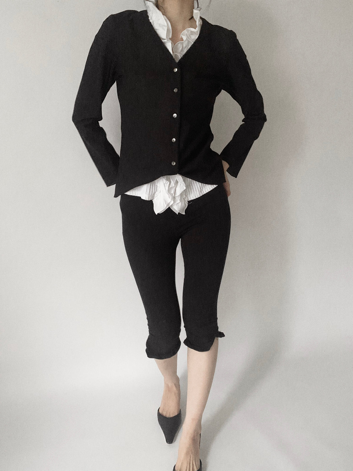 black shell buttons cardigan