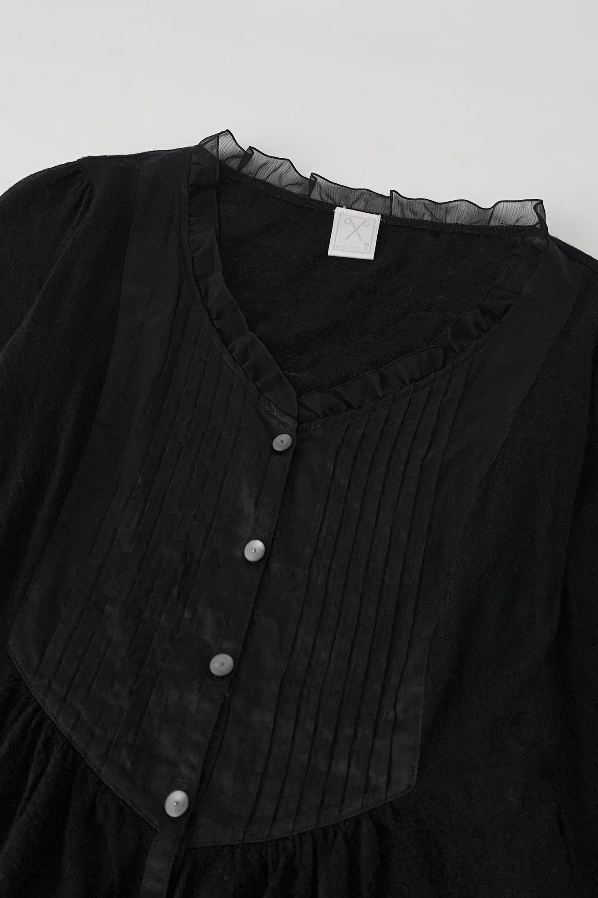 black waist mark wool blouse
