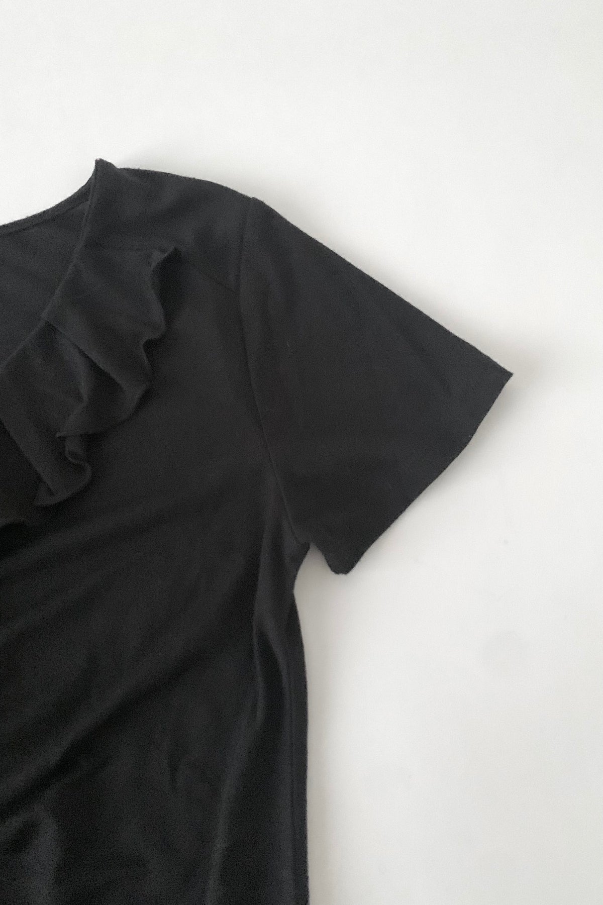 black centerfrill T tops