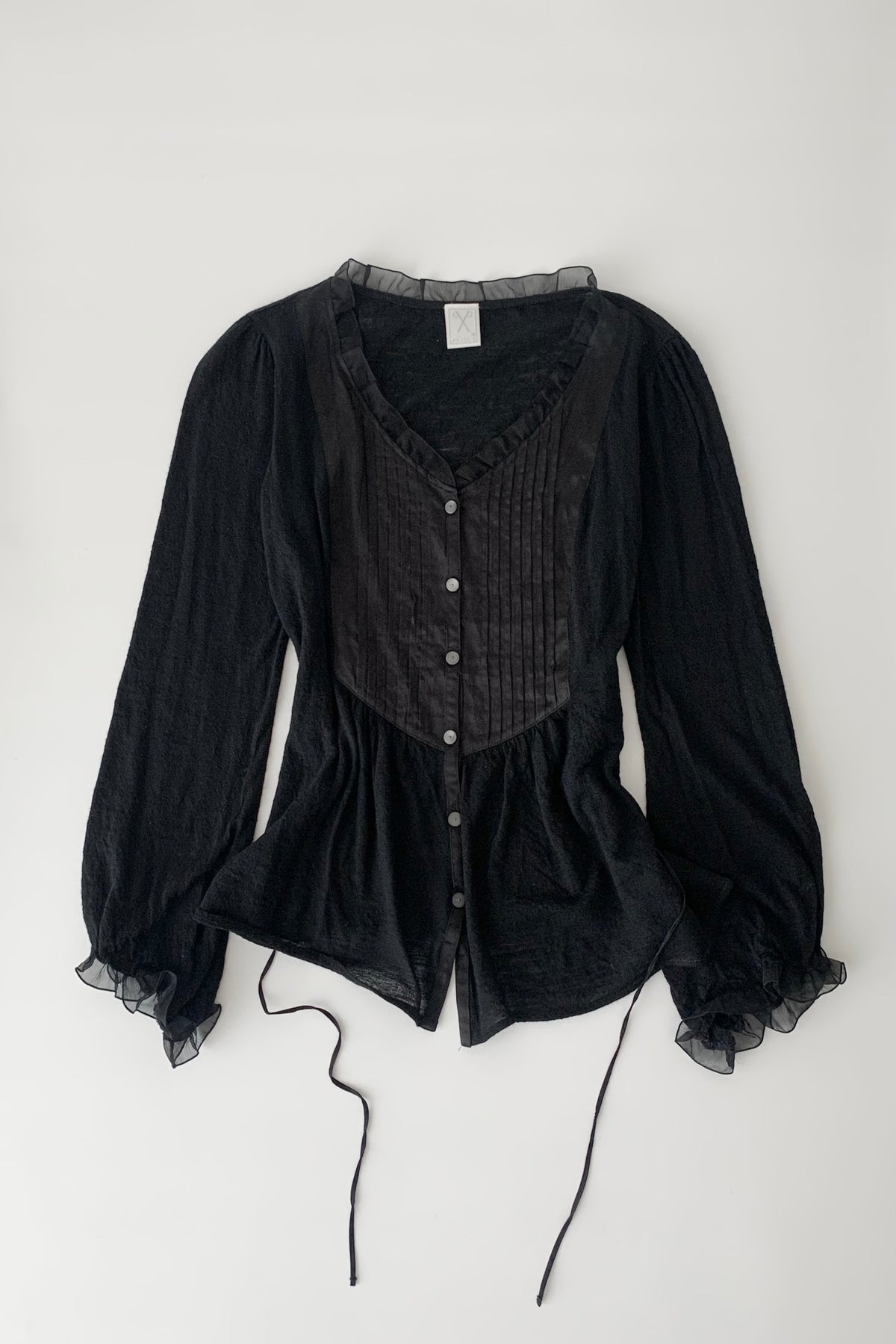 black waist mark wool blouse