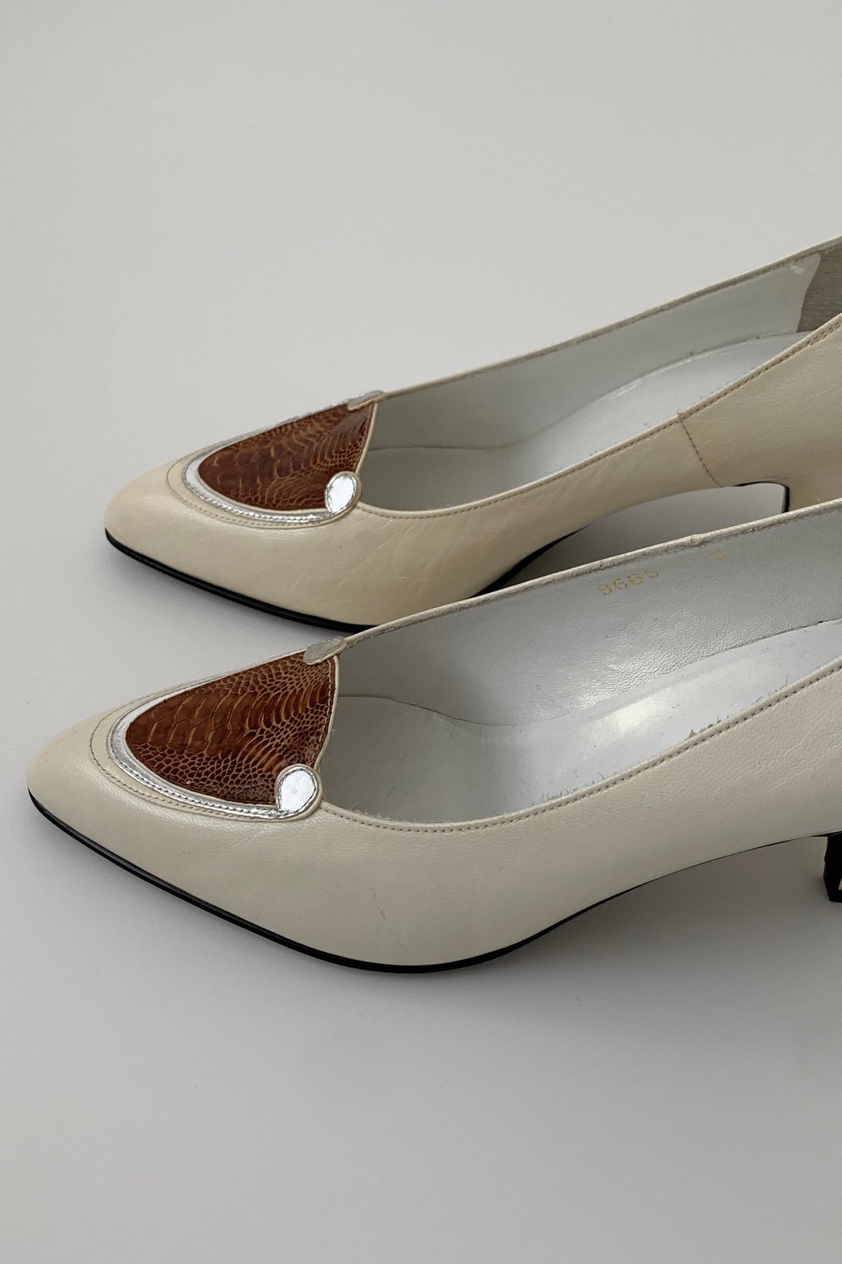 LANVIN ivory python design heels