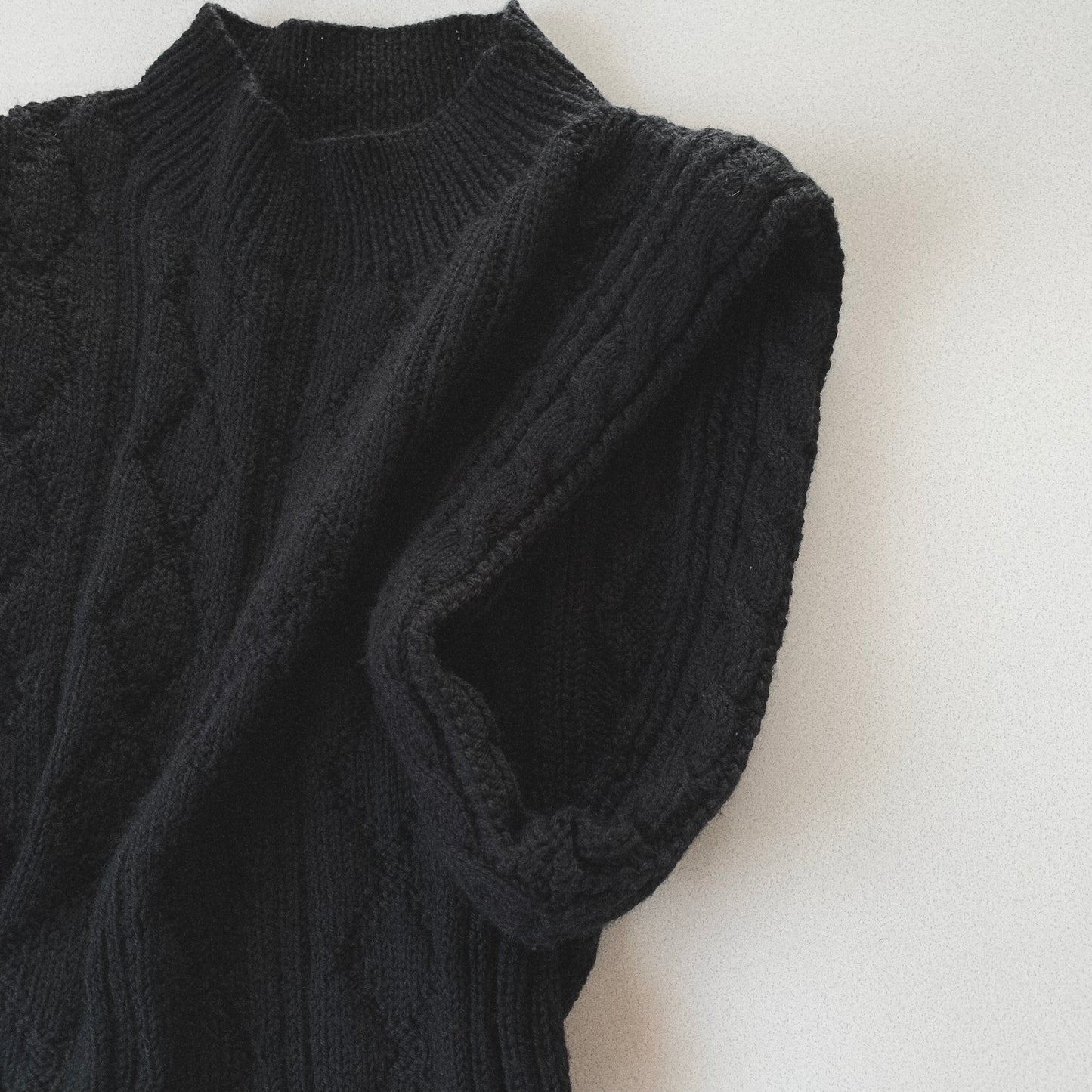 black side open knit vest