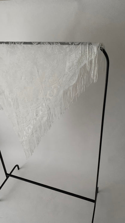 white lace fringe stall