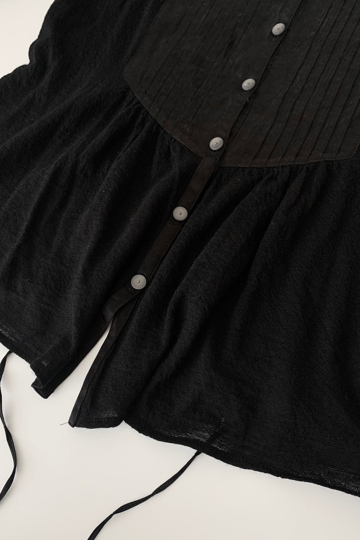 black waist mark wool blouse
