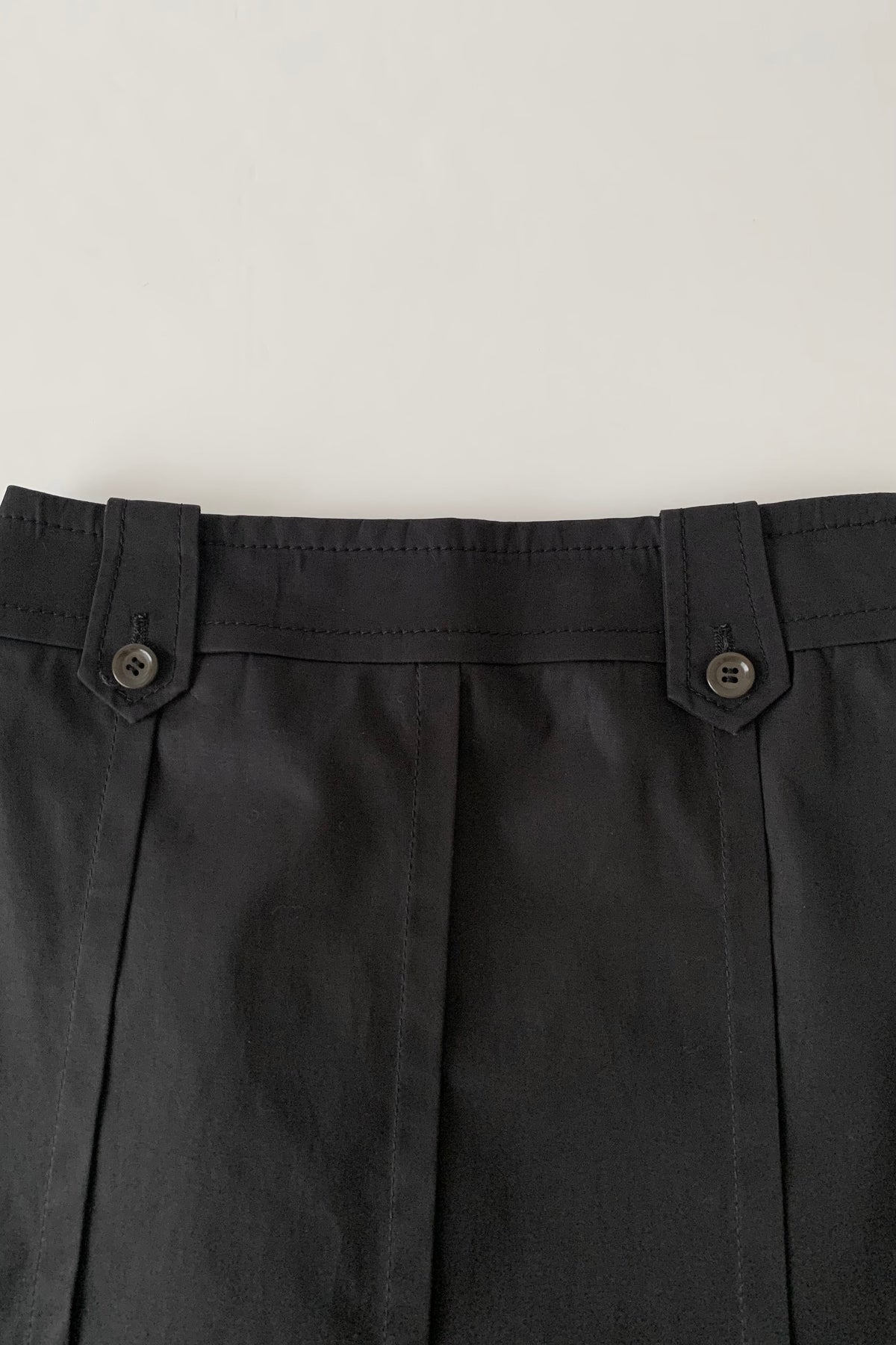 black waist buttons pleats skirt