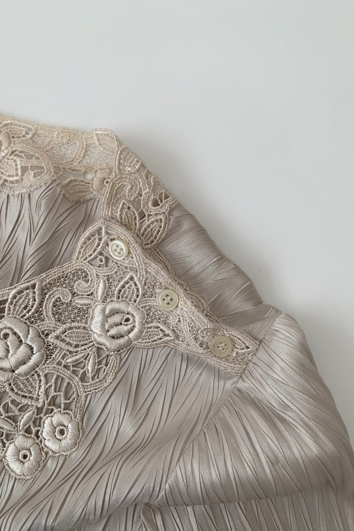 light beige pleats lace tops