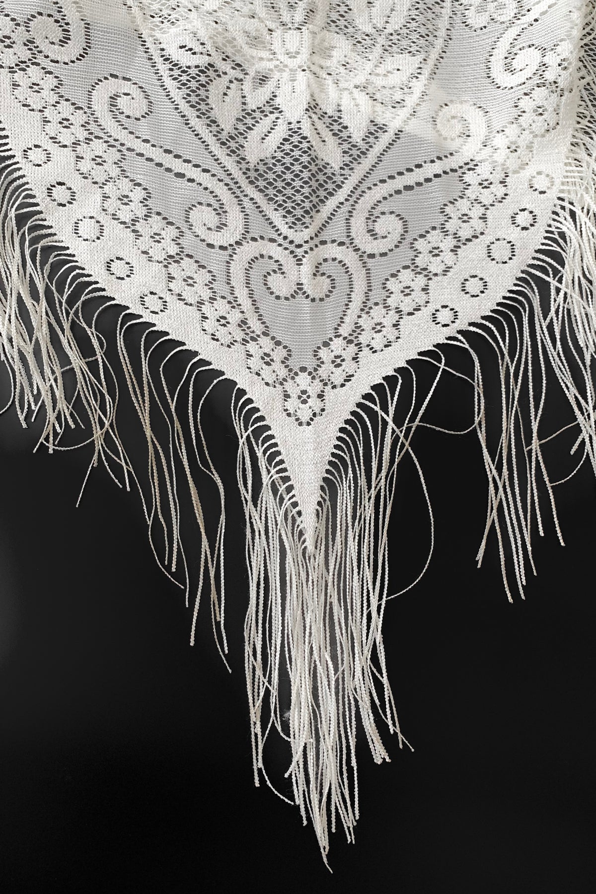 white lace fringe stall