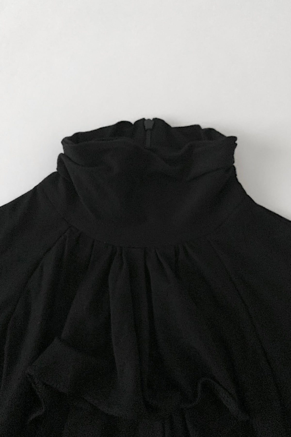 black half sleeve frill tops