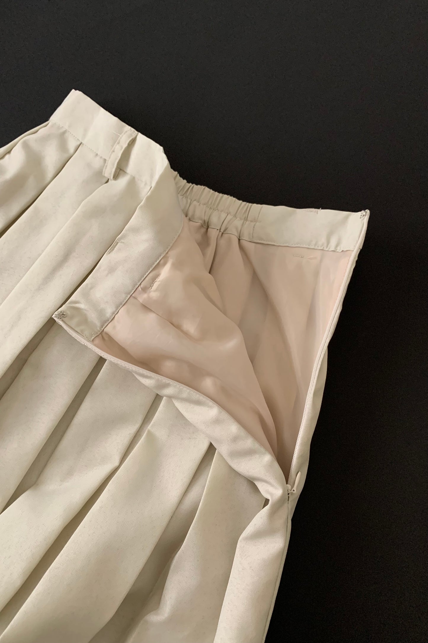 gray ivory  pleats long skirt