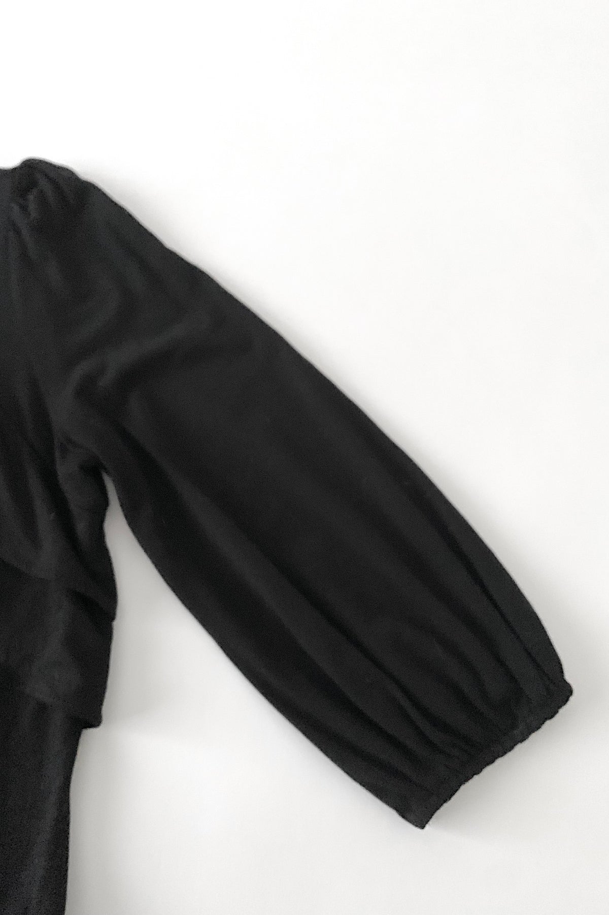 black half sleeve frill tops
