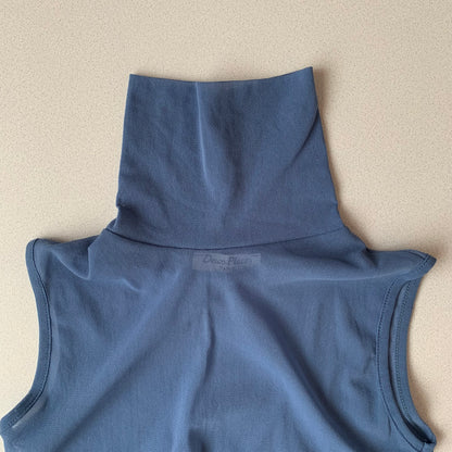 France blue tulle vest