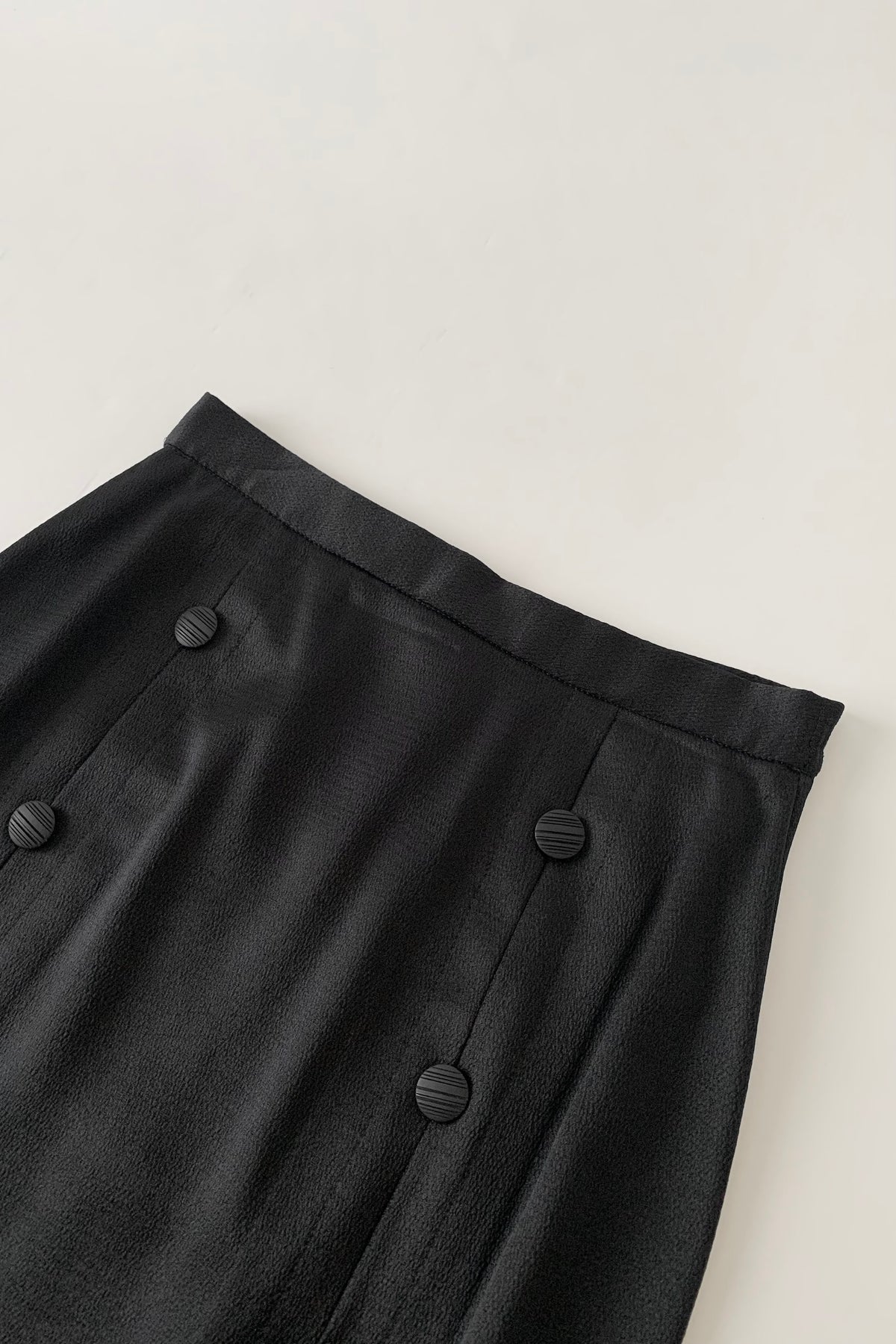 black satin double buttons skirt