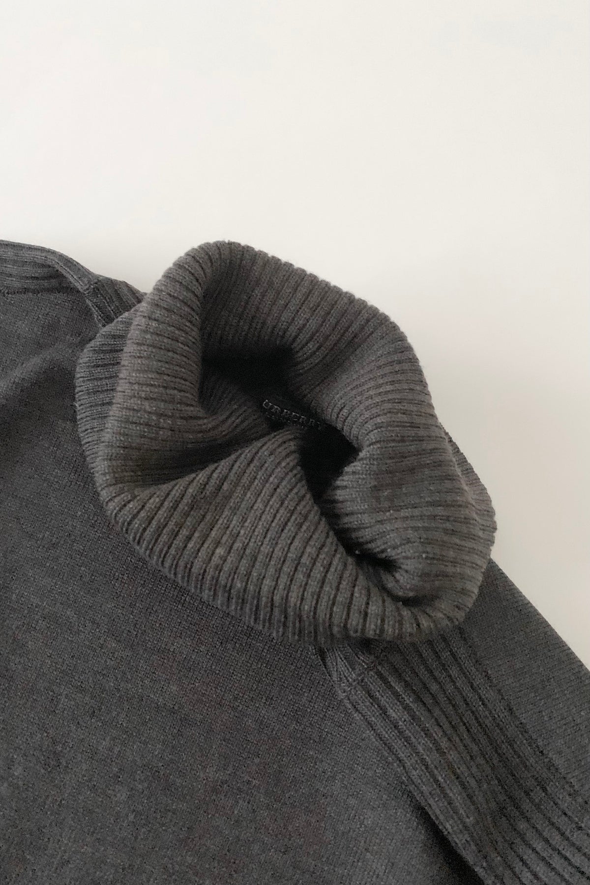 Burberry dark gray wool knit