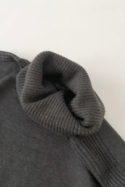 Burberry dark gray wool knit