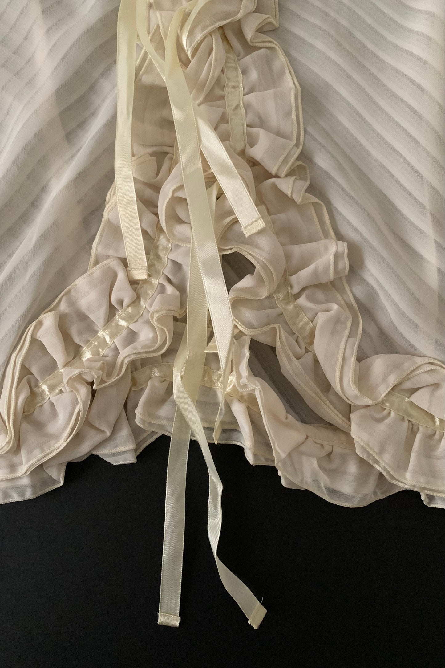 pale beige center frill ribbon cardigan