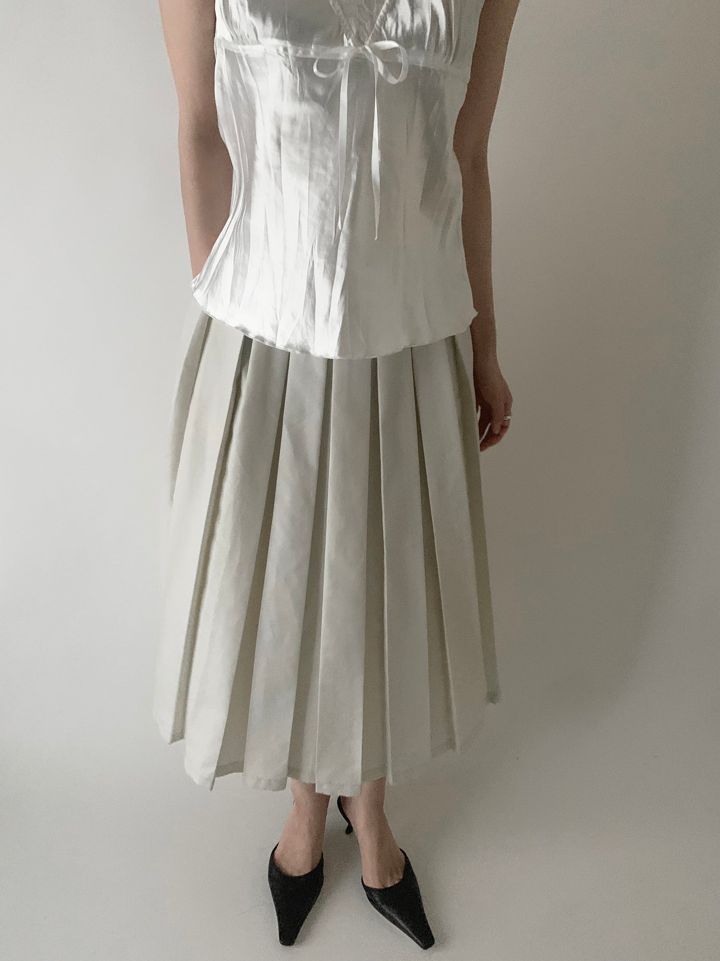 gray ivory  pleats long skirt