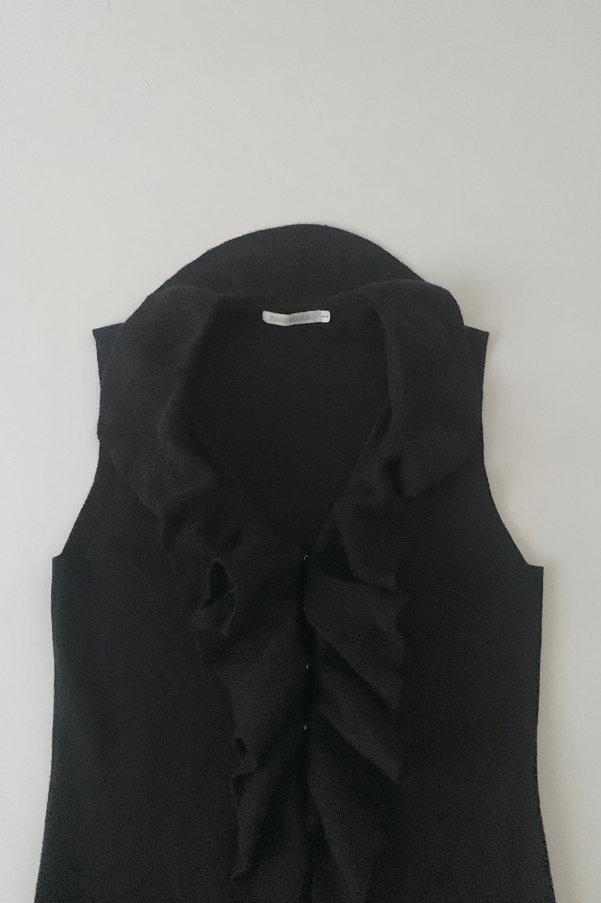 black center frill knit vest