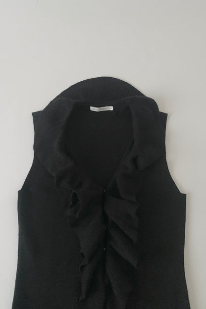 black center frill knit vest