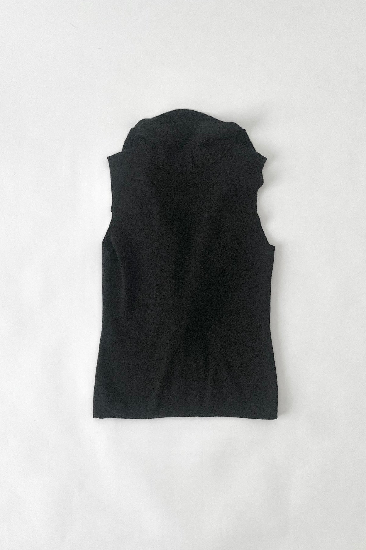 black center frill knit vest