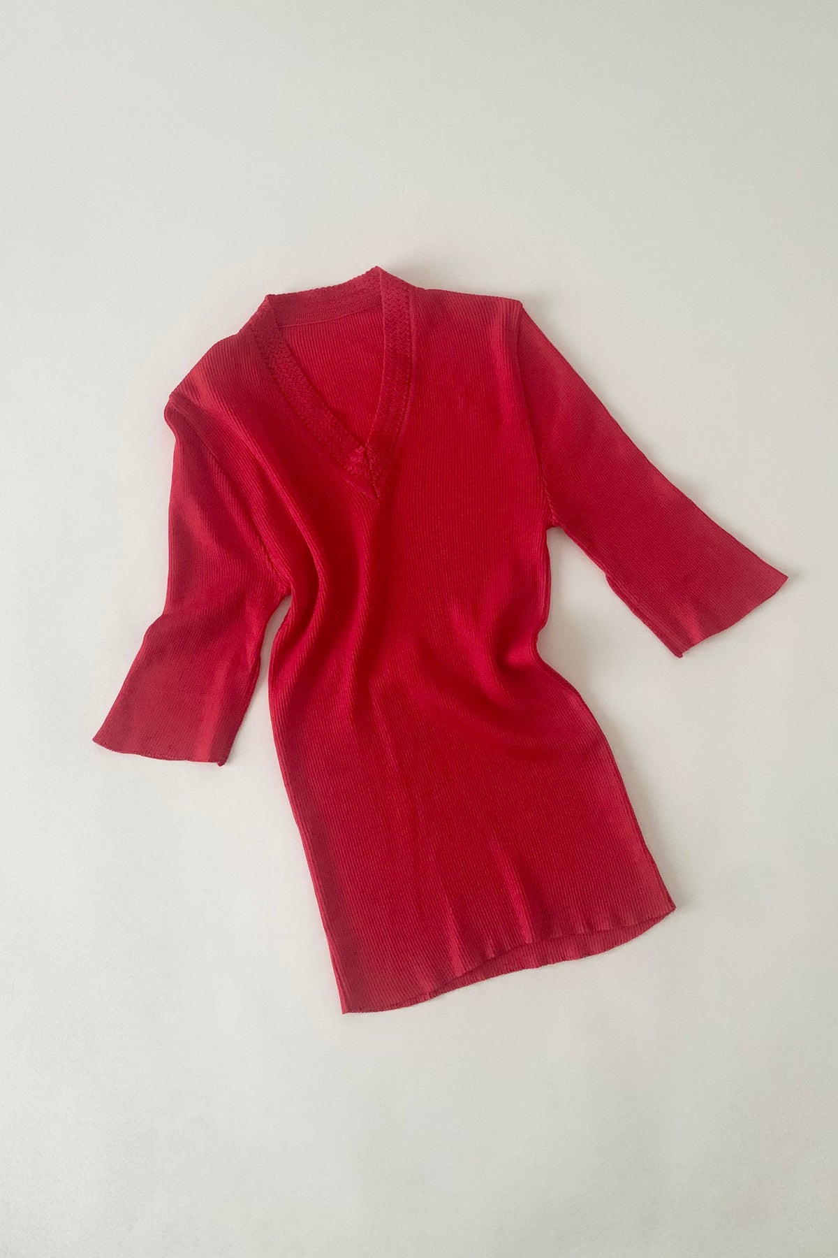 red half sleeve v neck rib tops