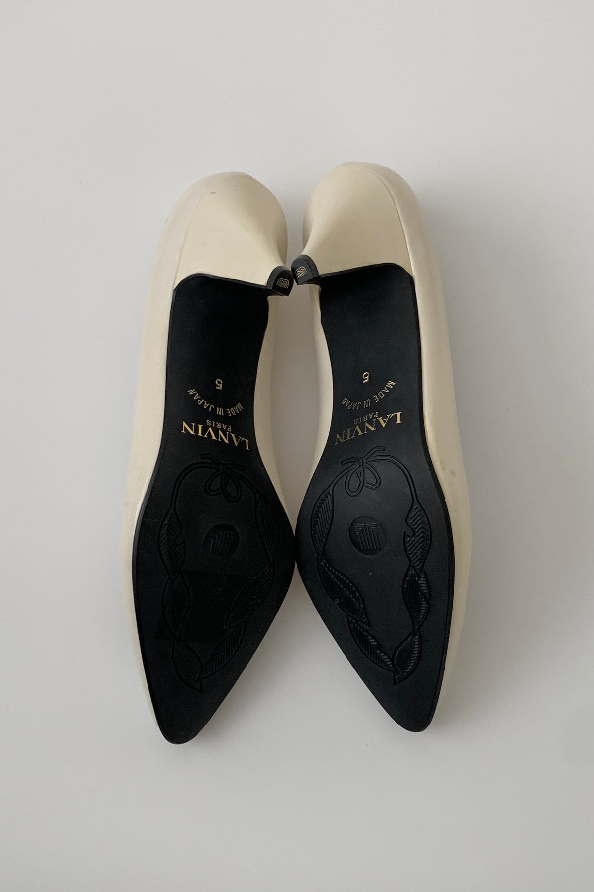 LANVIN ivory python design heels