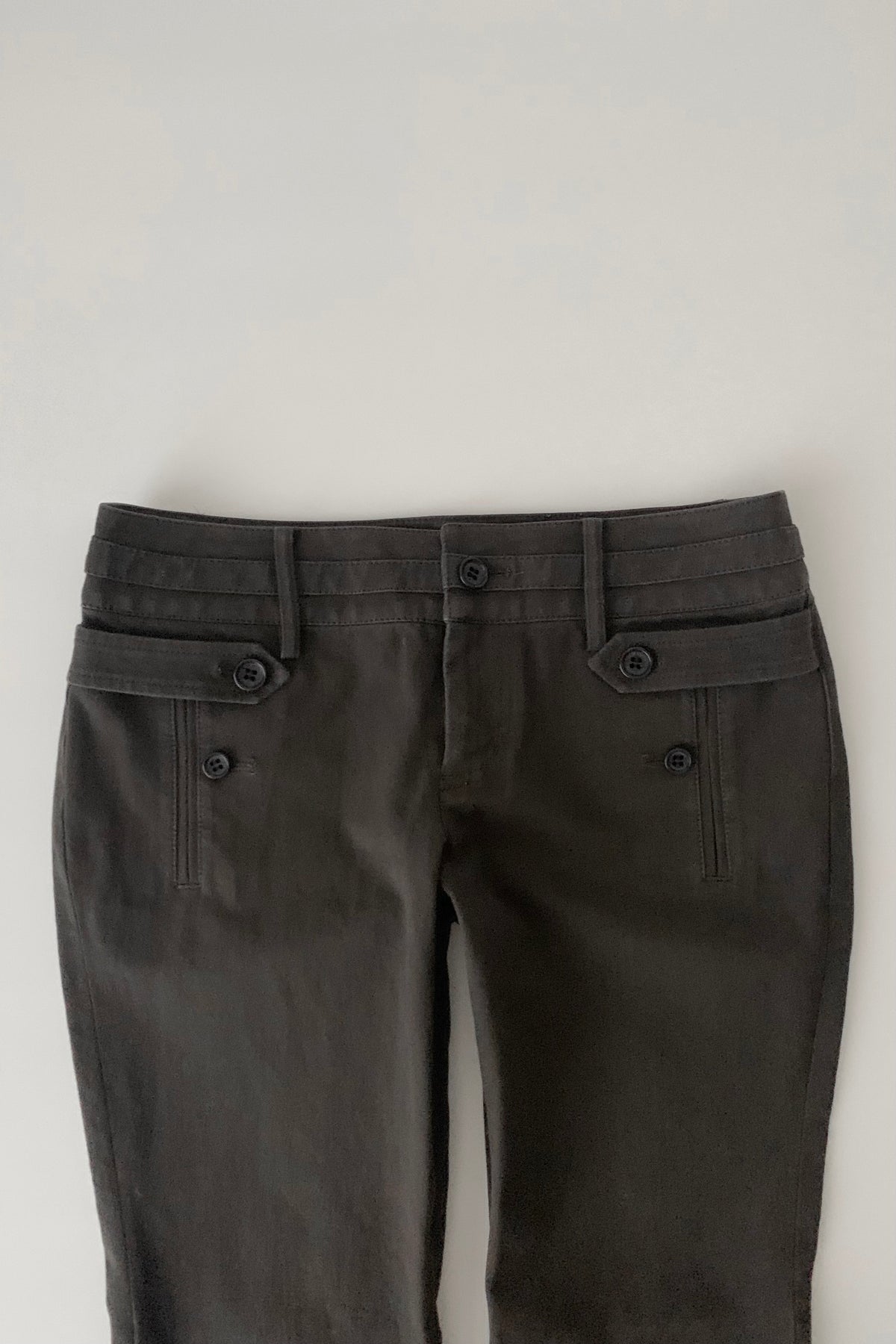 dark gray side buttons capri pants