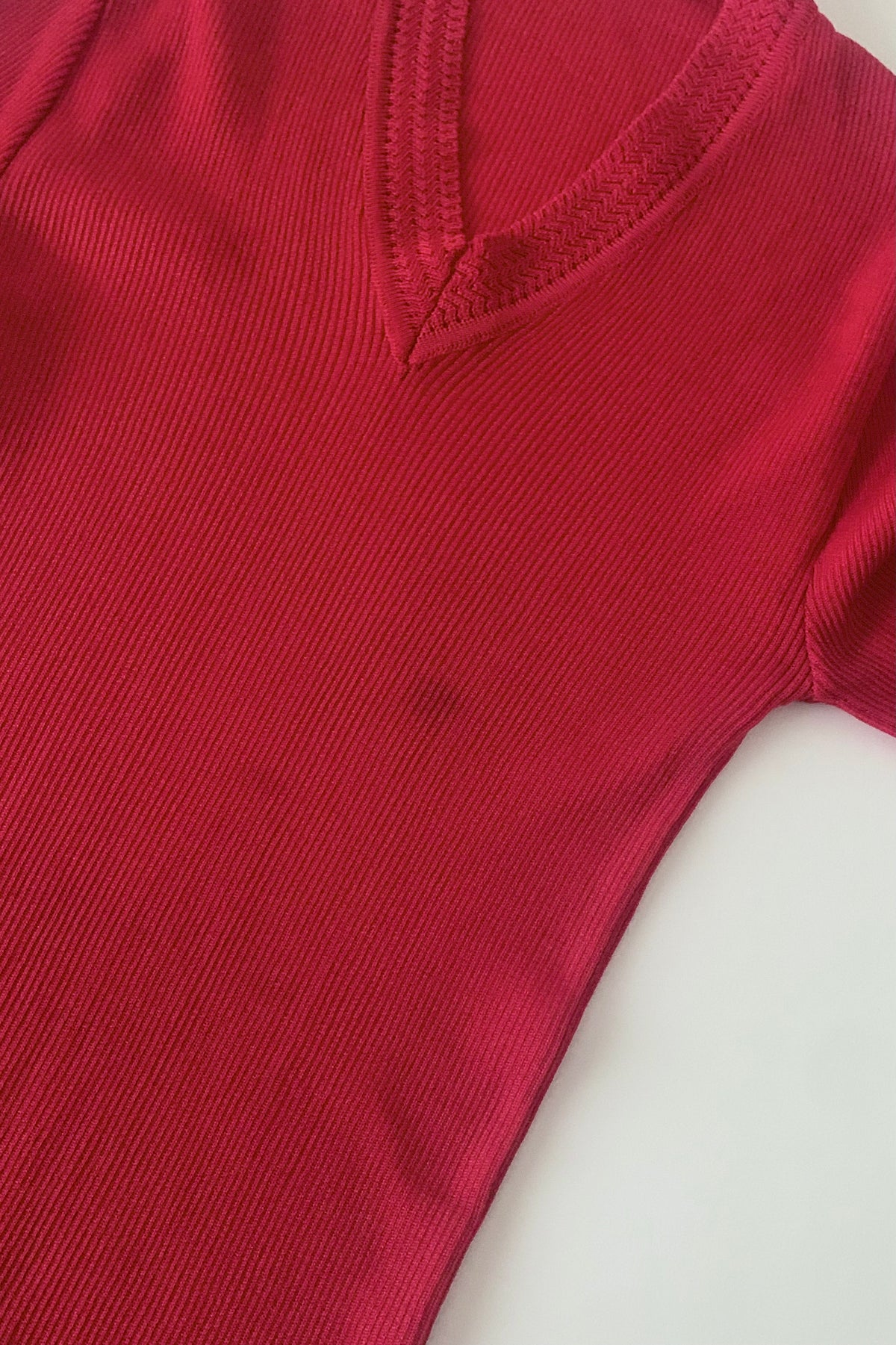 red half sleeve v neck rib tops