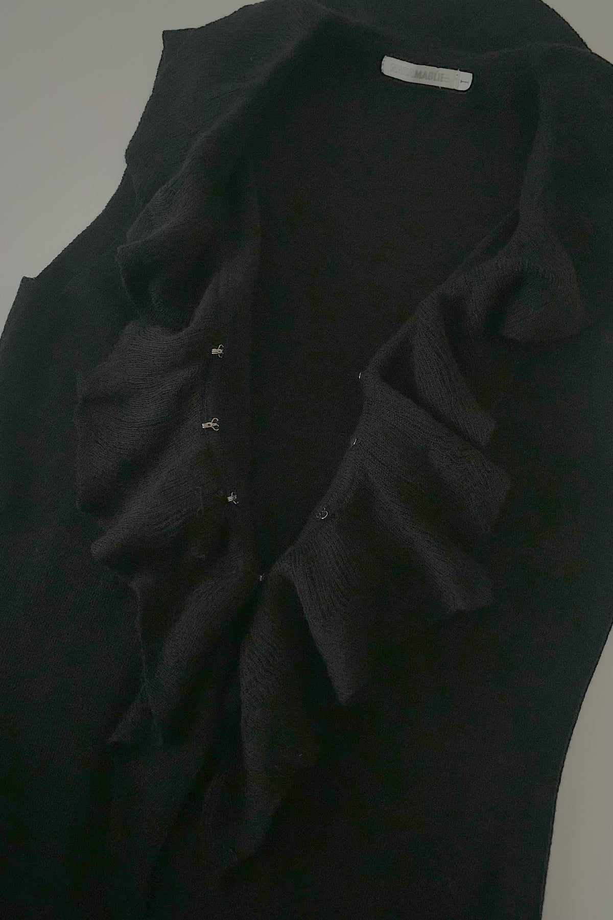 black center frill knit vest