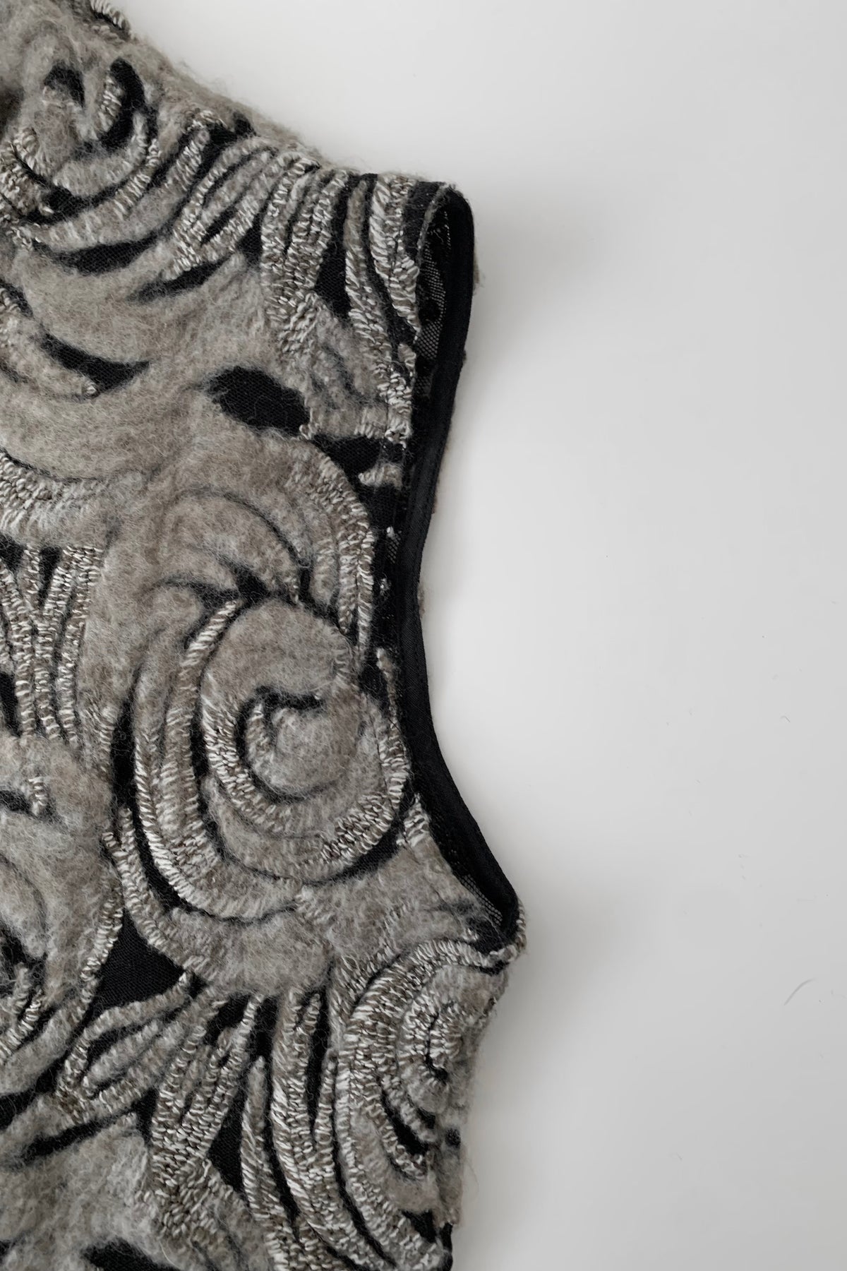 Italy black beige patterned vest
