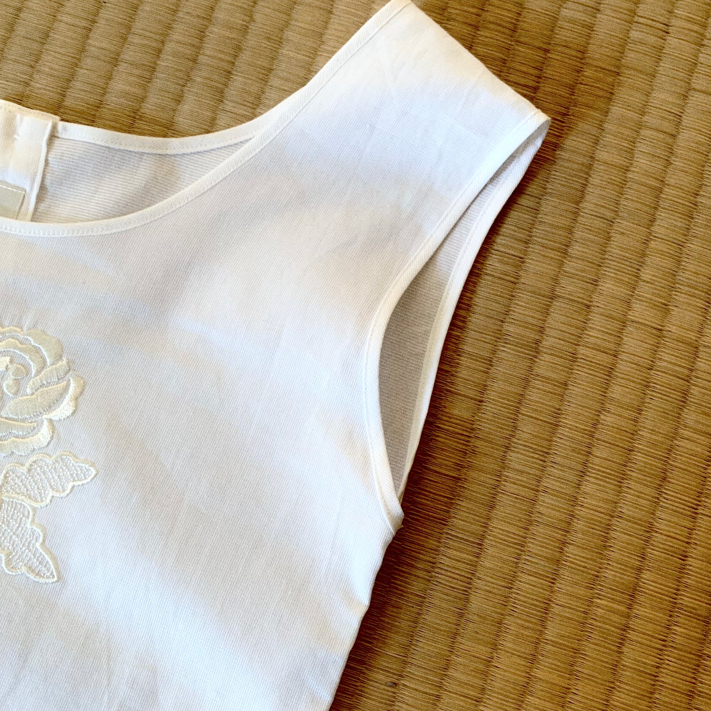 white flower embroidery tops