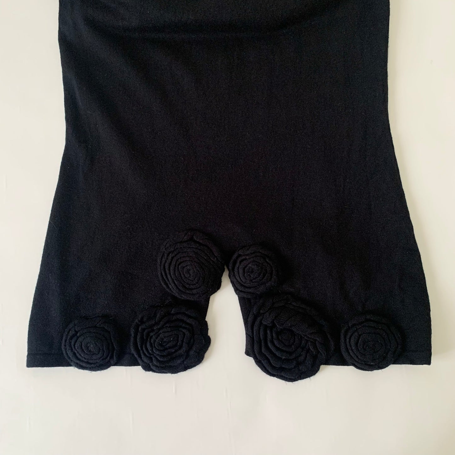 black rose motif knit vest